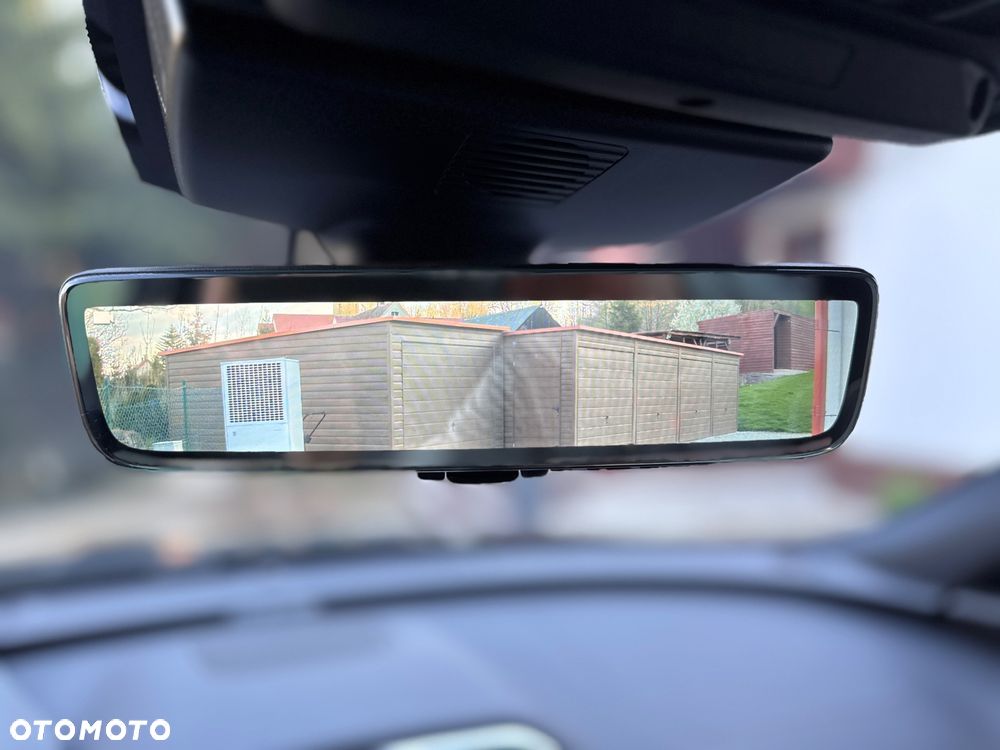 Jaguar XE 2.0 D180 AWD R-Dynamic HSE - 32