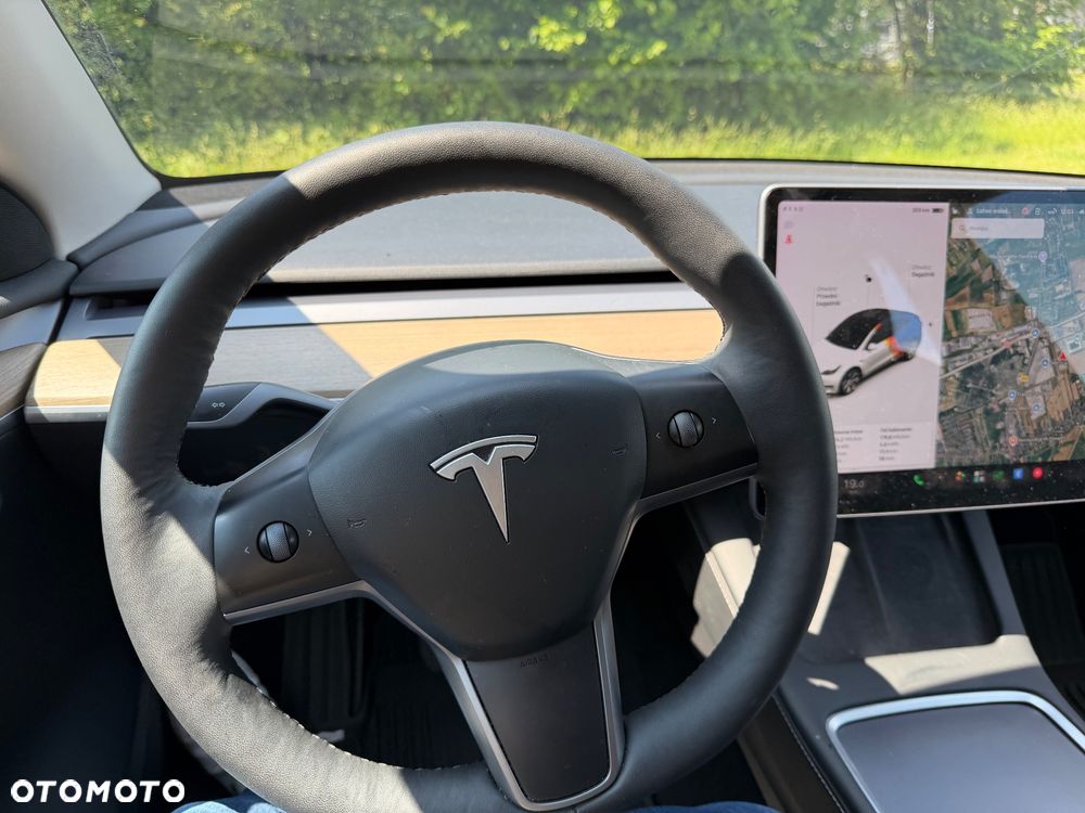Tesla Model Y Long Range Dual Motor AWD - 9