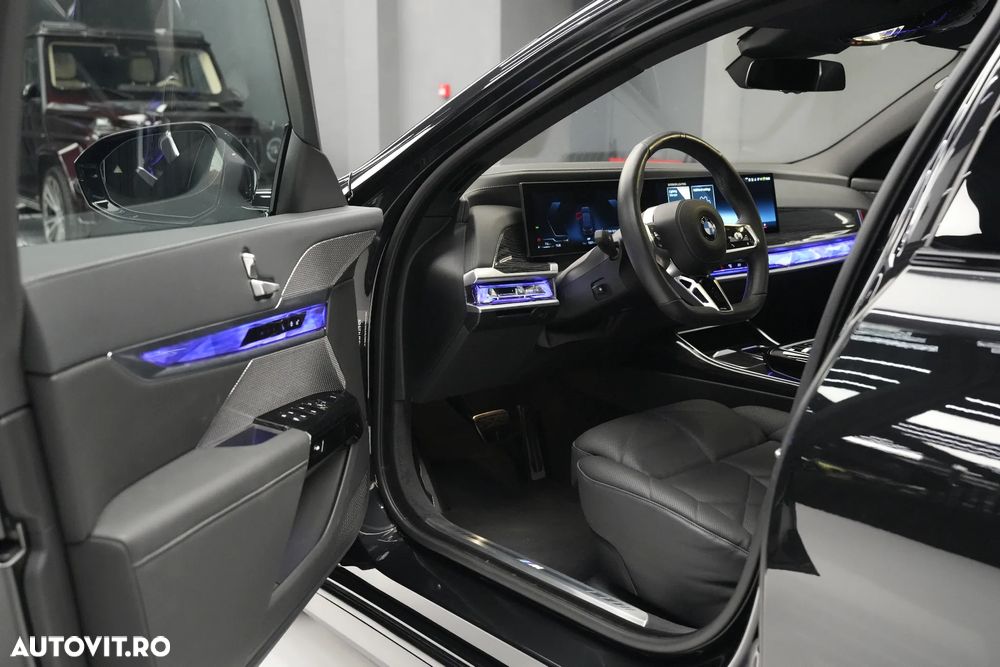 BMW Seria 7 740d xDrive MHEV - 12
