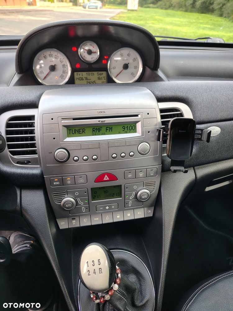 Lancia Ypsilon - 6
