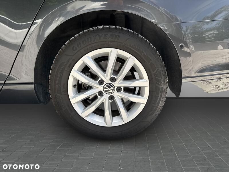 Volkswagen Passat - 19