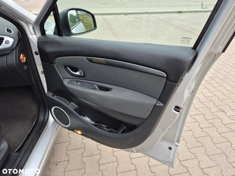 Renault Scenic 1.9 dCi Privilege - 8