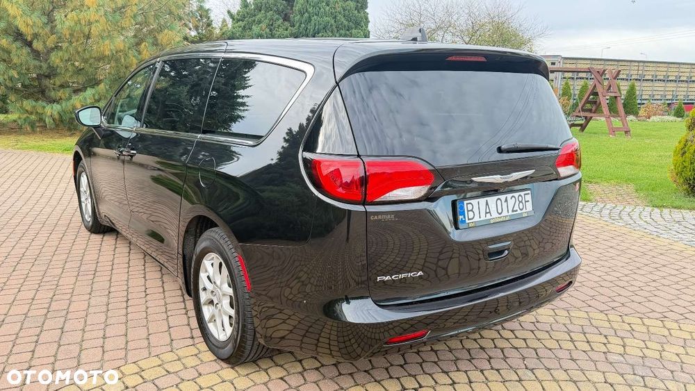 Chrysler Pacifica - 12