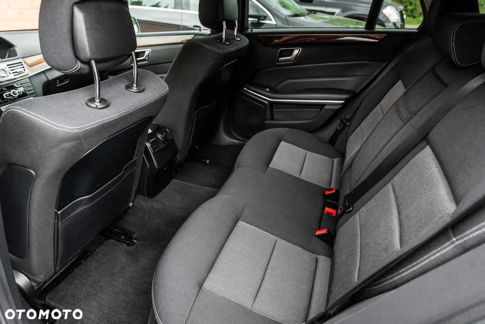 Mercedes-Benz Klasa E 350 BlueTEC 4-Matic Classic - 27