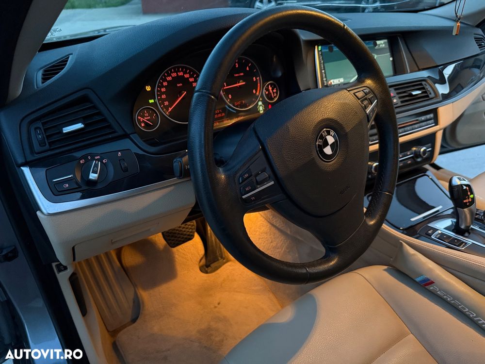 BMW Seria 5 518d Aut. - 32