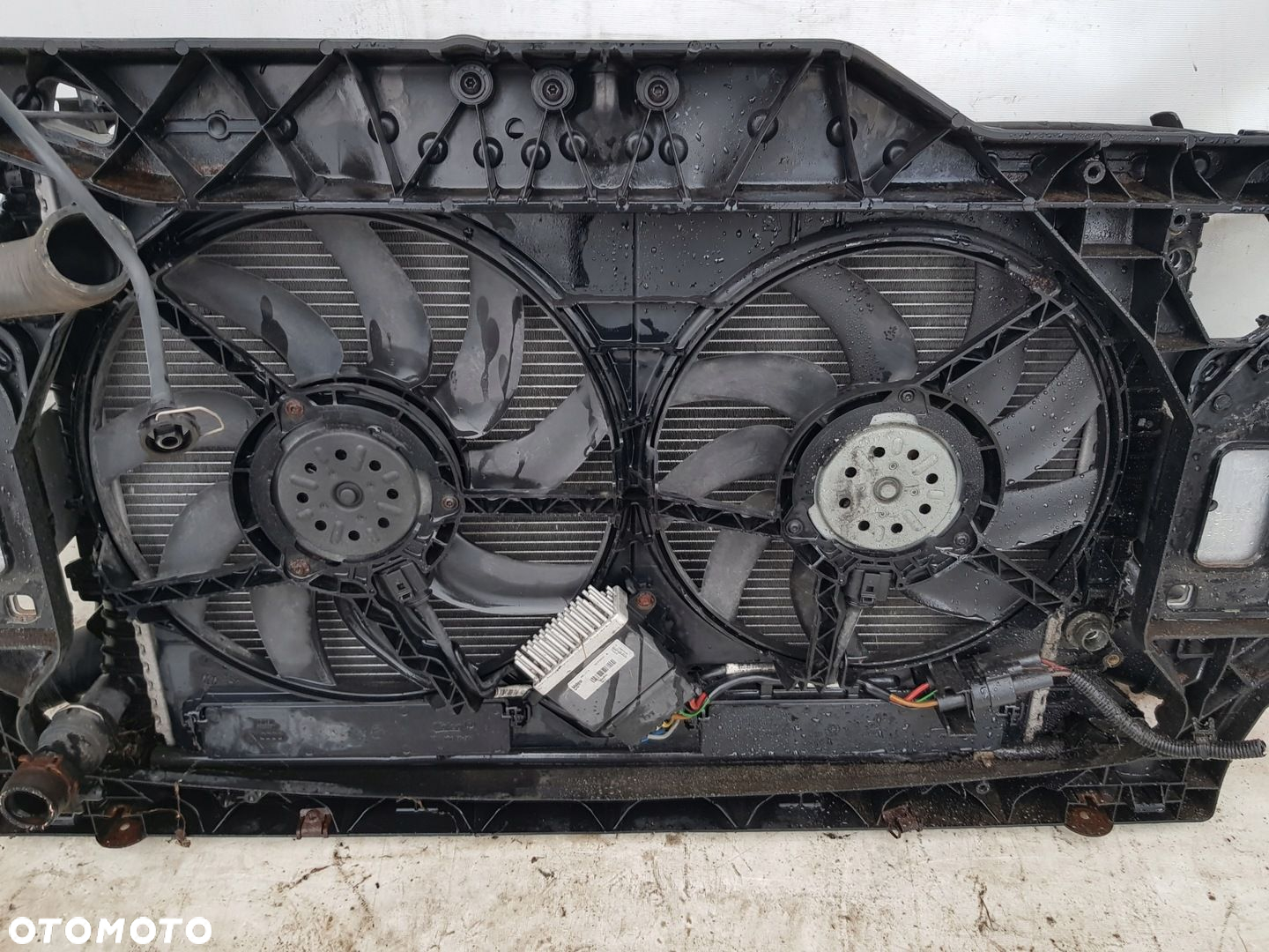 pas przedni Audi A4 B8 2.0 TDI automat - 9
