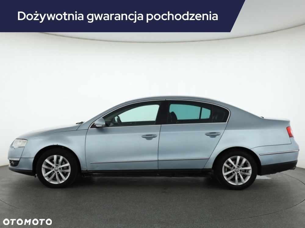 Volkswagen Passat - 4