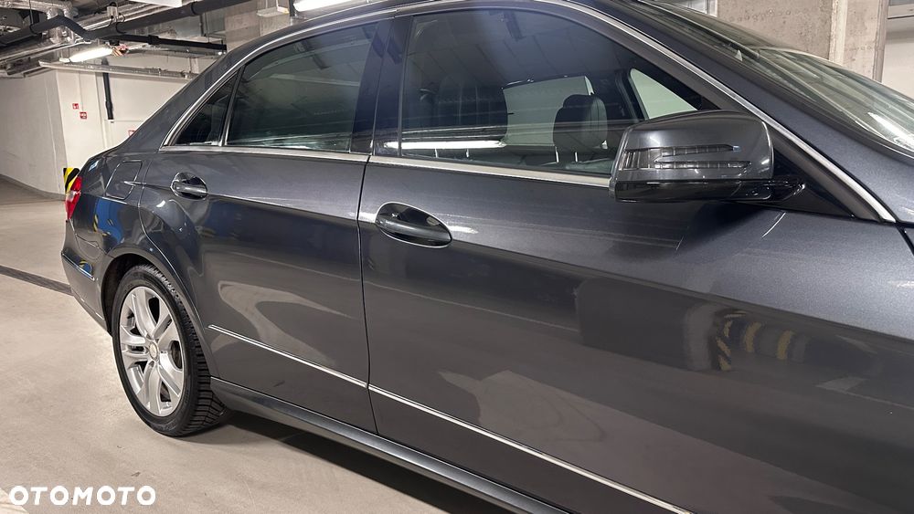 Mercedes-Benz Klasa E 350 CDI DPF 4Matic BlueEFFICIENCY 7G-TRONIC Avantgarde - 37