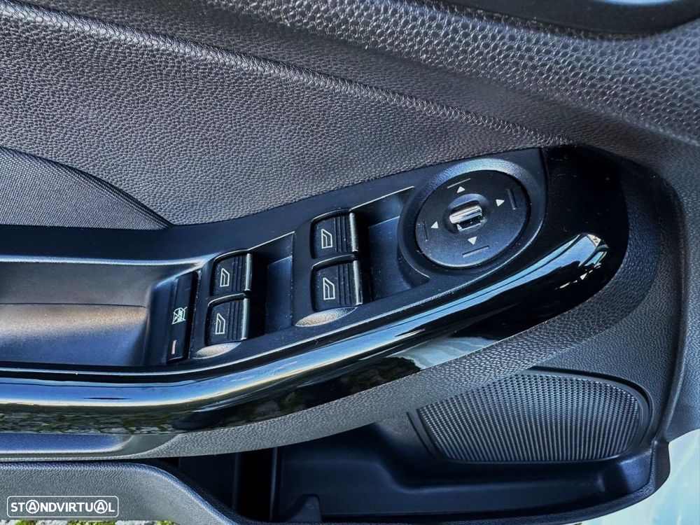 Ford Fiesta 1.0 T EcoBoost Titanium - 31