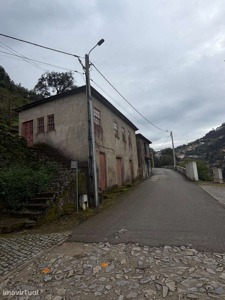 Moradia para Restaurar com Vista Rio - Grande imagem: 2/10