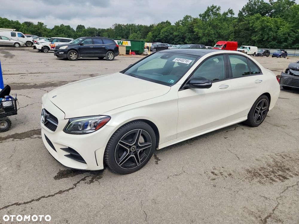 Mercedes-Benz Klasa C 300 4Matic 9G-TRONIC AMG Line - 1