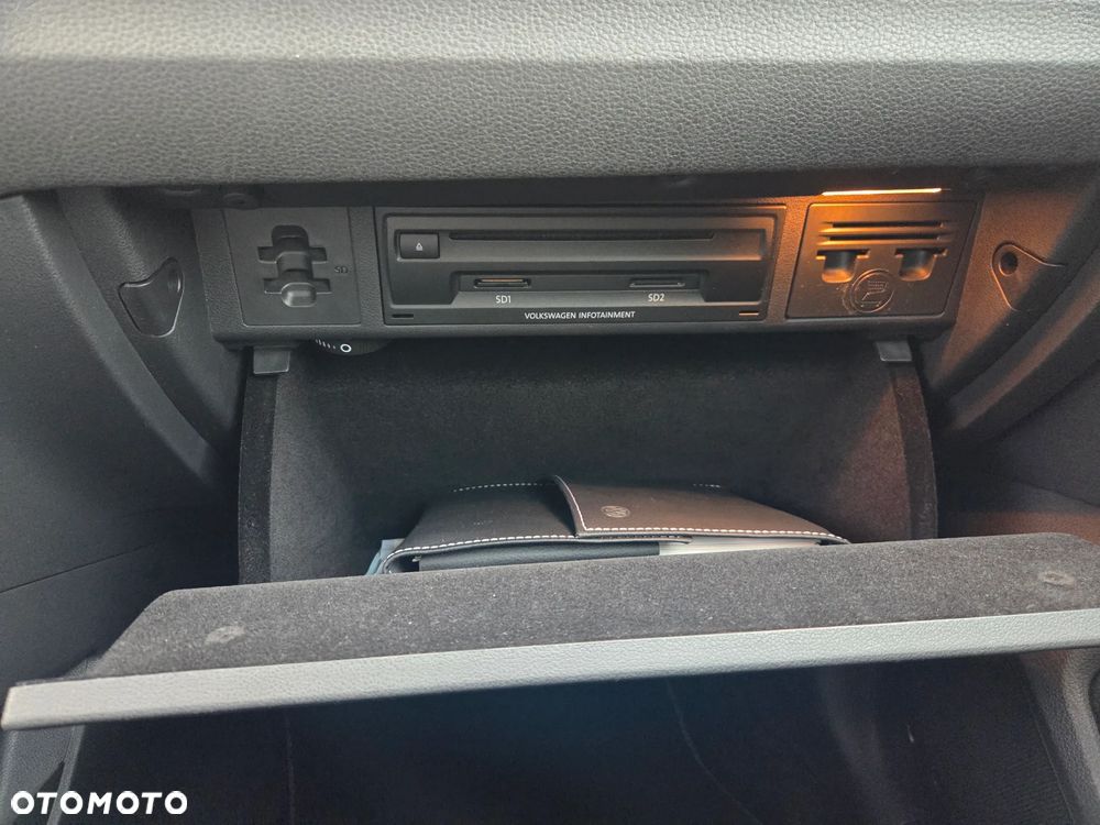 Volkswagen Golf 2.0 TDI Sound - 20