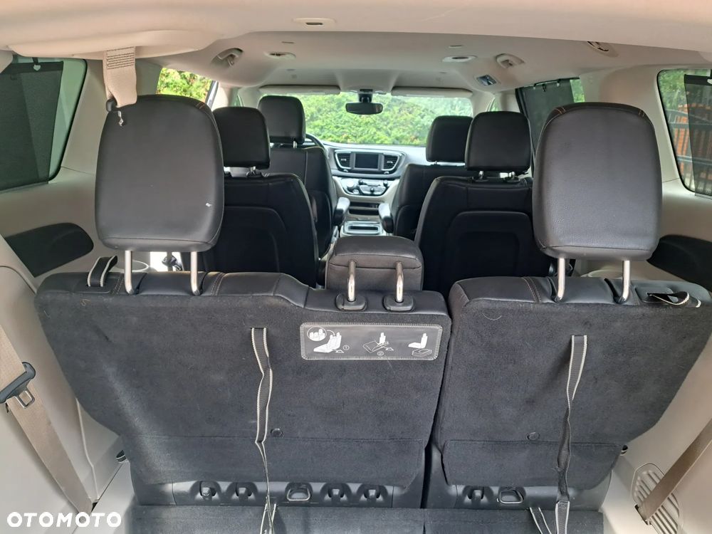 Chrysler Pacifica - 30