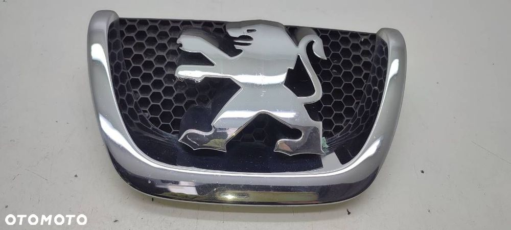 EMBLEMAT ZNACZEK KRATKA PRZÓD PEUGEOT 206 PLUS - 1