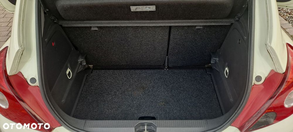 Opel Corsa 1.4 16V Satellite - 15