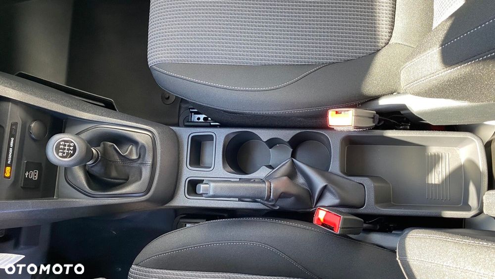 Ford Transit Courier - 23