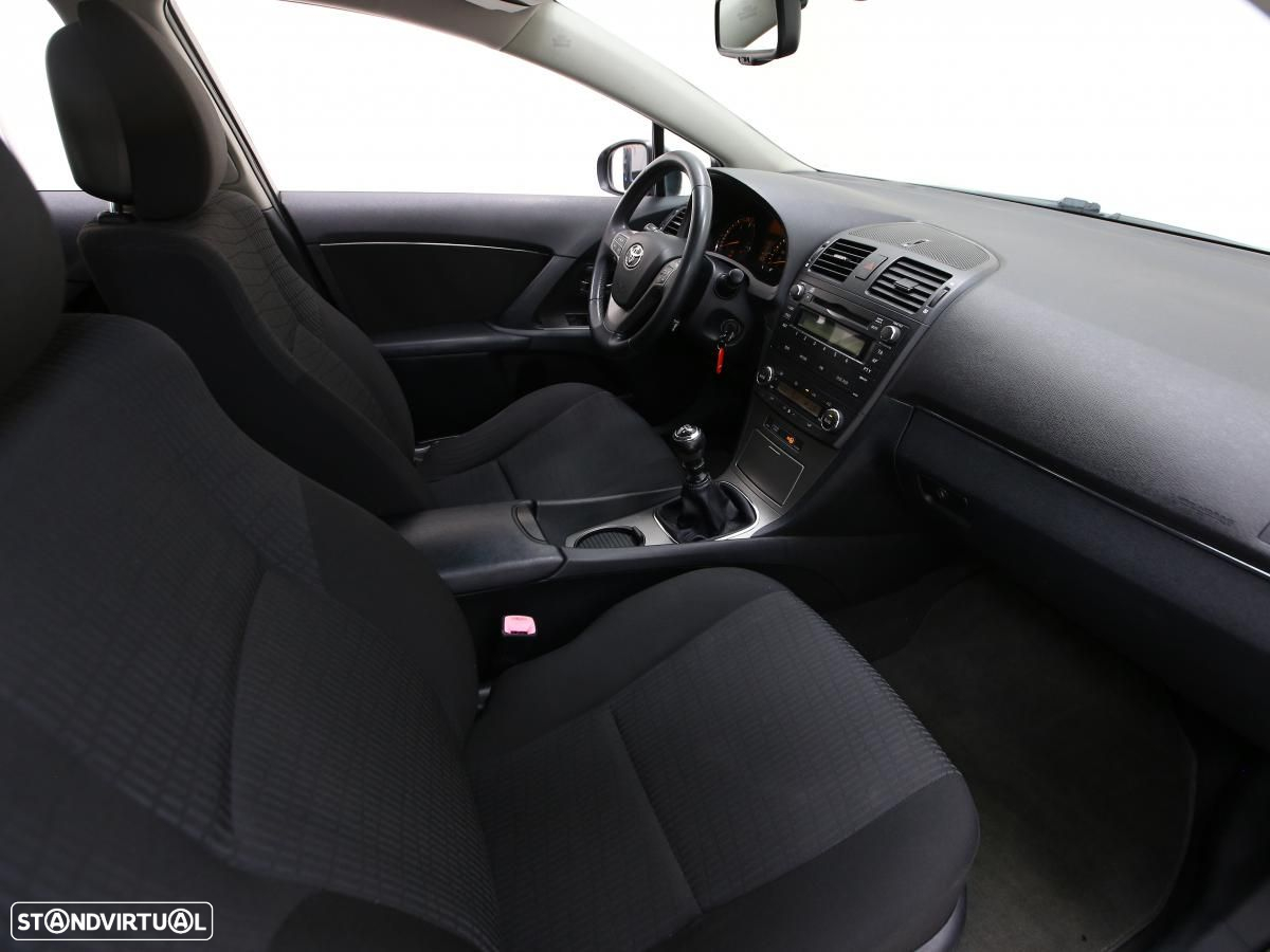 Toyota Avensis SW - 11