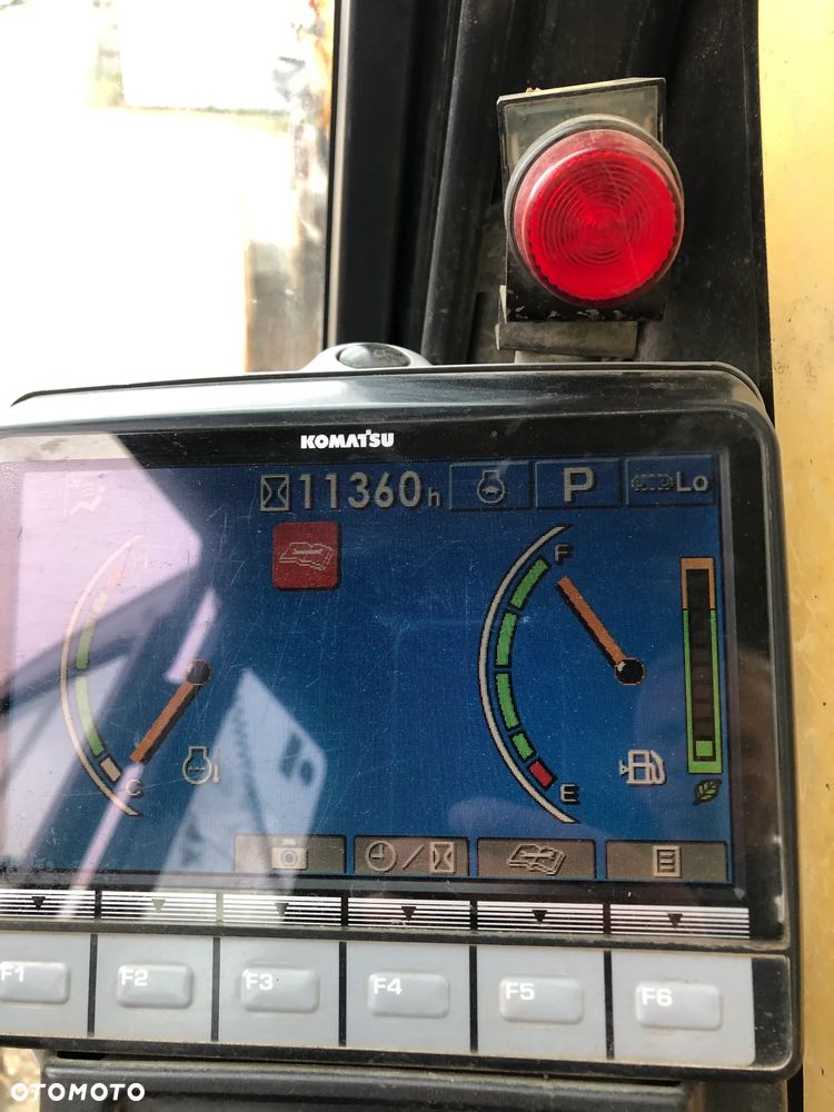 Komatsu PC 210LC-8 - 12