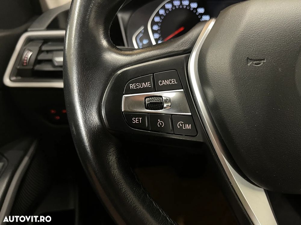 BMW Seria 3 320i xDrive AT - 26
