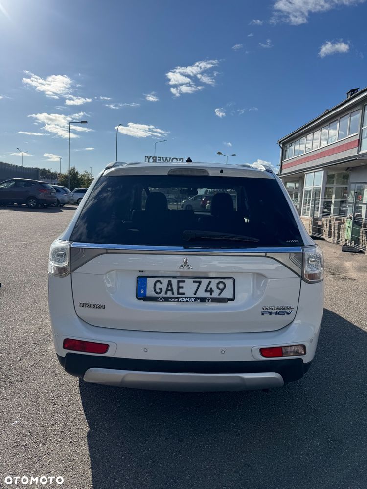 Mitsubishi Outlander Instyle NAVI + - 11