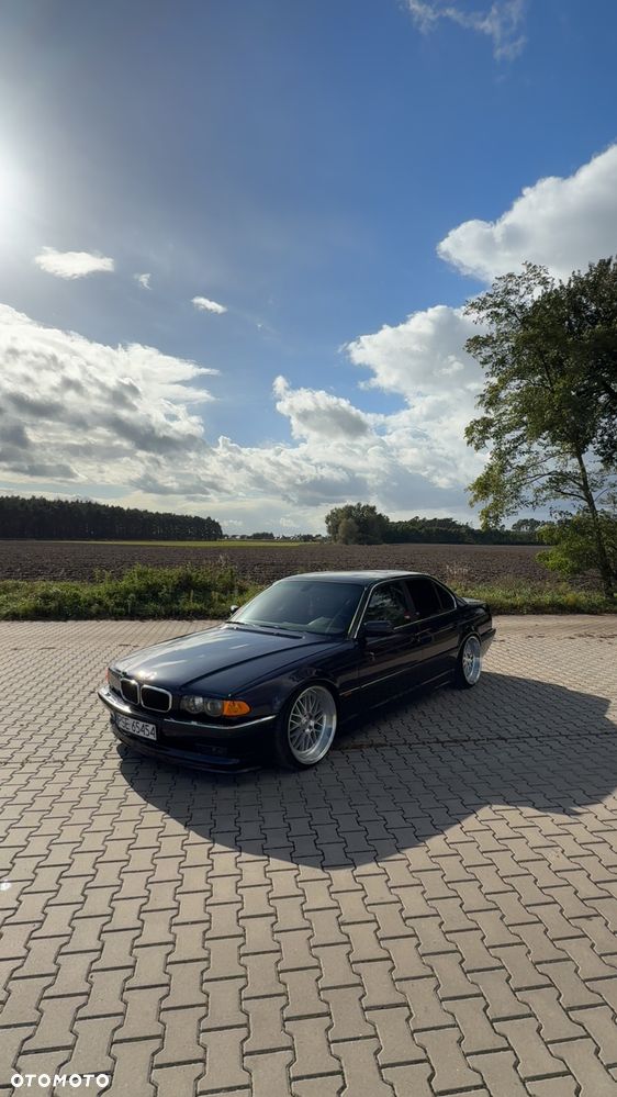 BMW Seria 7 740i - 12