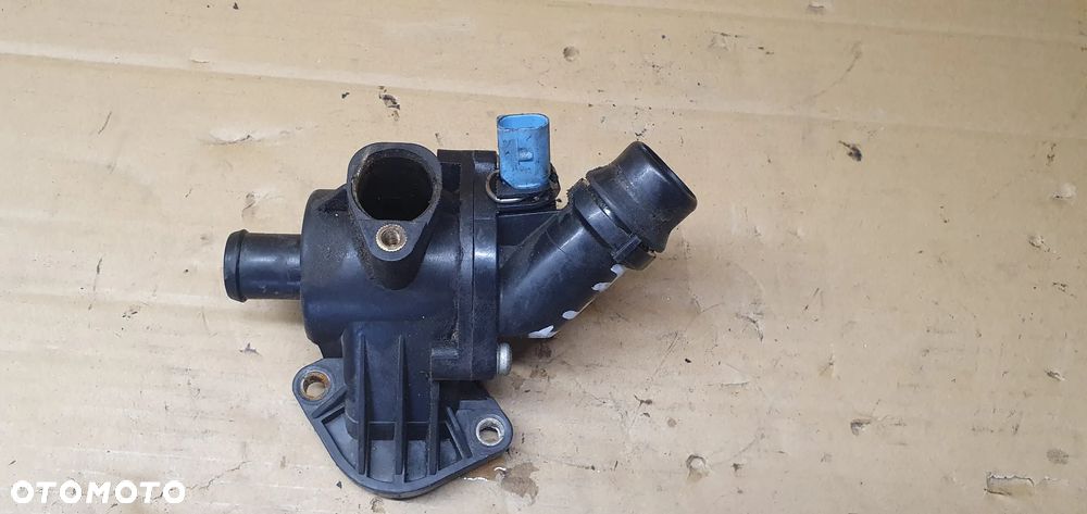 Obudowa termostatu króciec Audi A4 B6 1.6 - 5