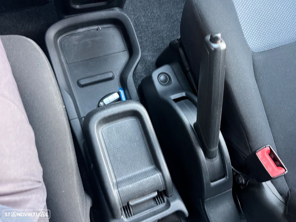 Nissan NV200 Combi - 31