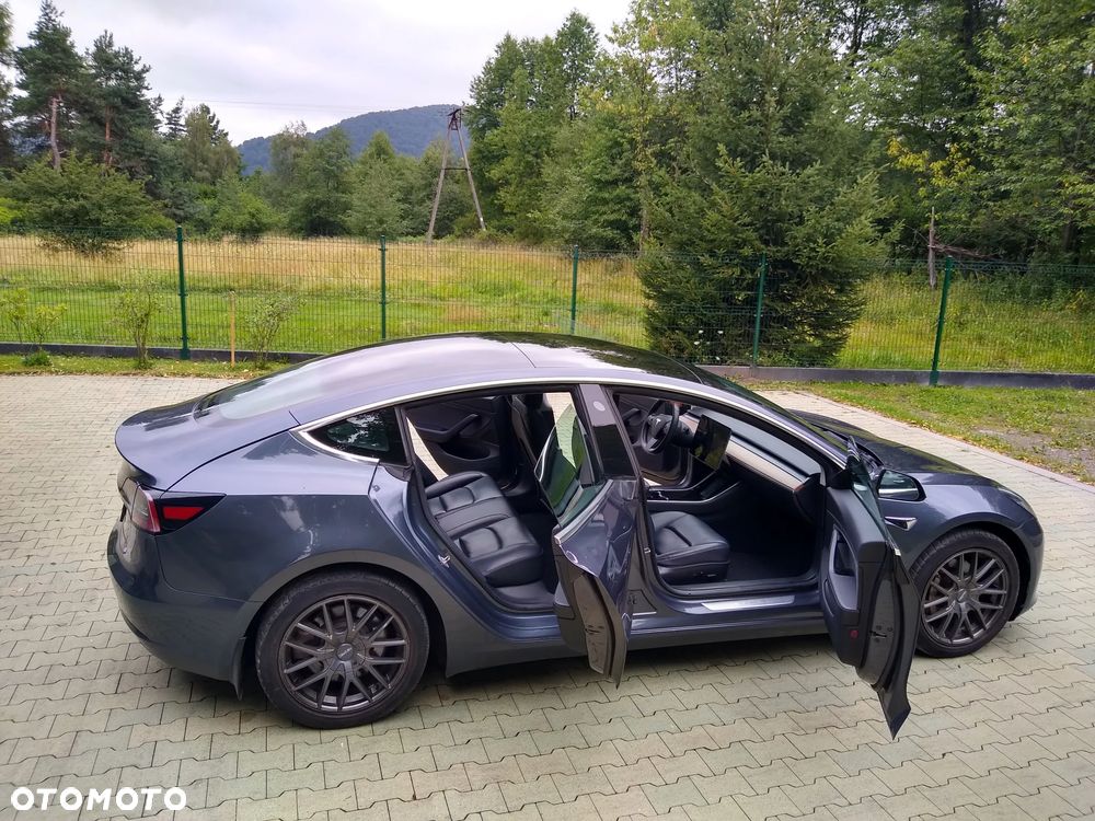Tesla Model 3 - 9