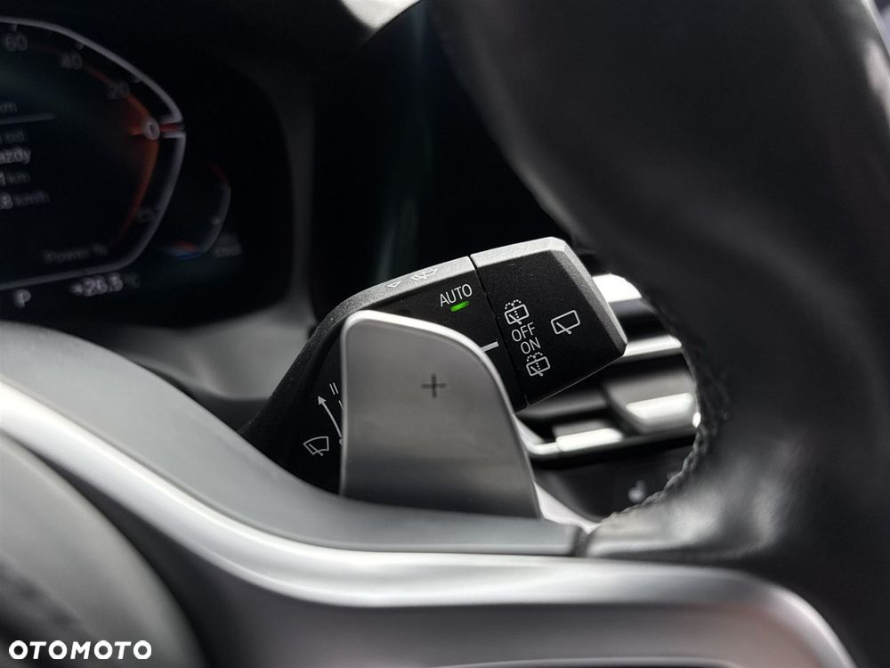 BMW Seria 3 320d xDrive - 12