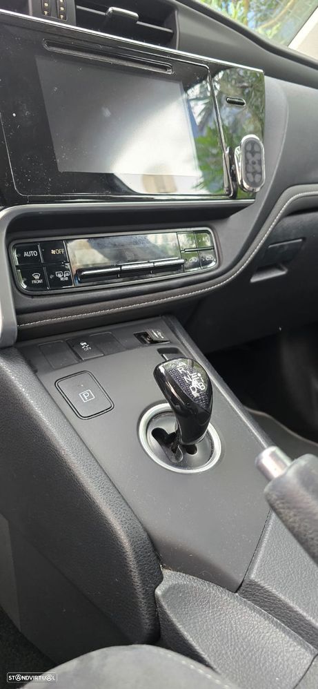 Toyota Auris Touring Sports 1.8 HSD Comfort+P.Sport - 9