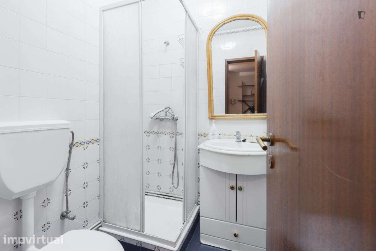 Quarto - localizado em Paranhos Porto - Grande imagem: 2/31