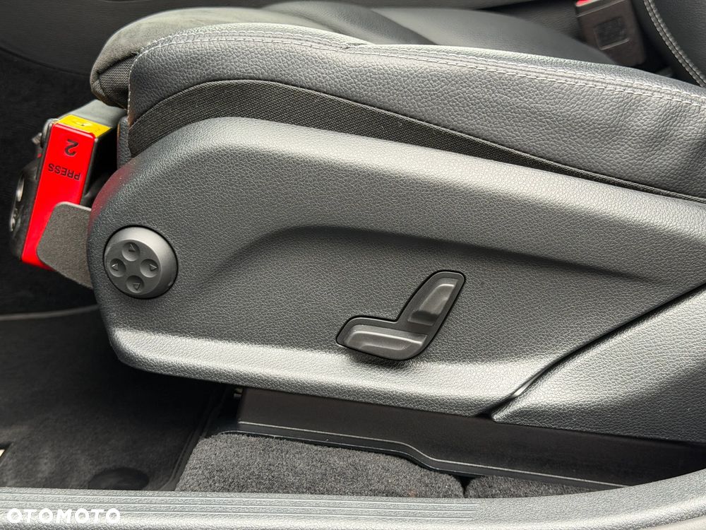 Mercedes-Benz GLC 300 4Matic 9G-TRONIC AMG Line - 16