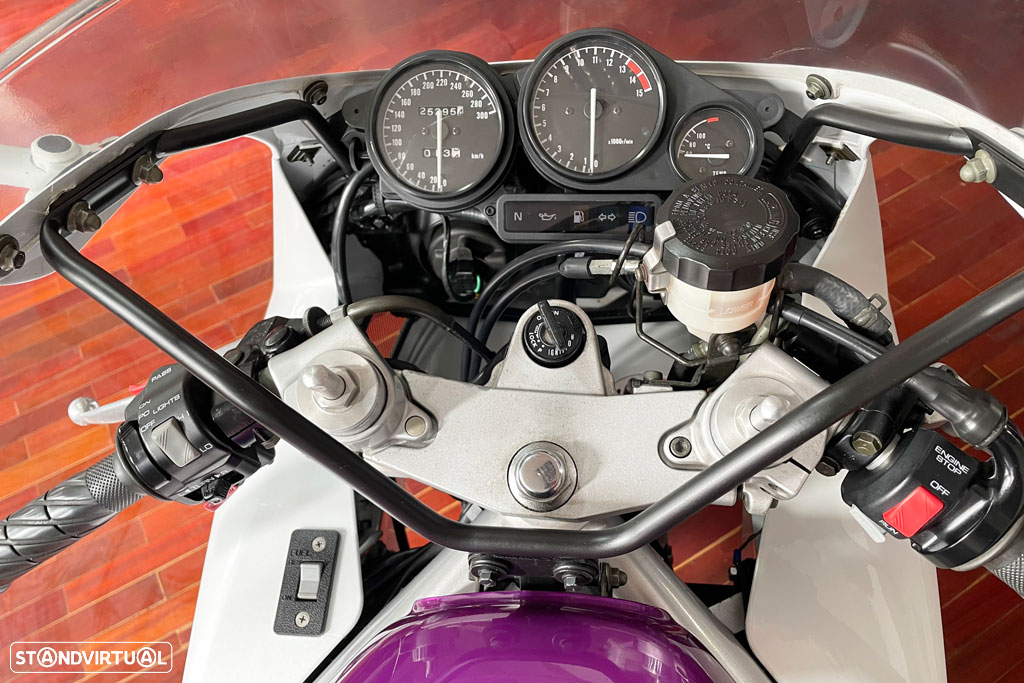 Yamaha FZR 600 - 18
