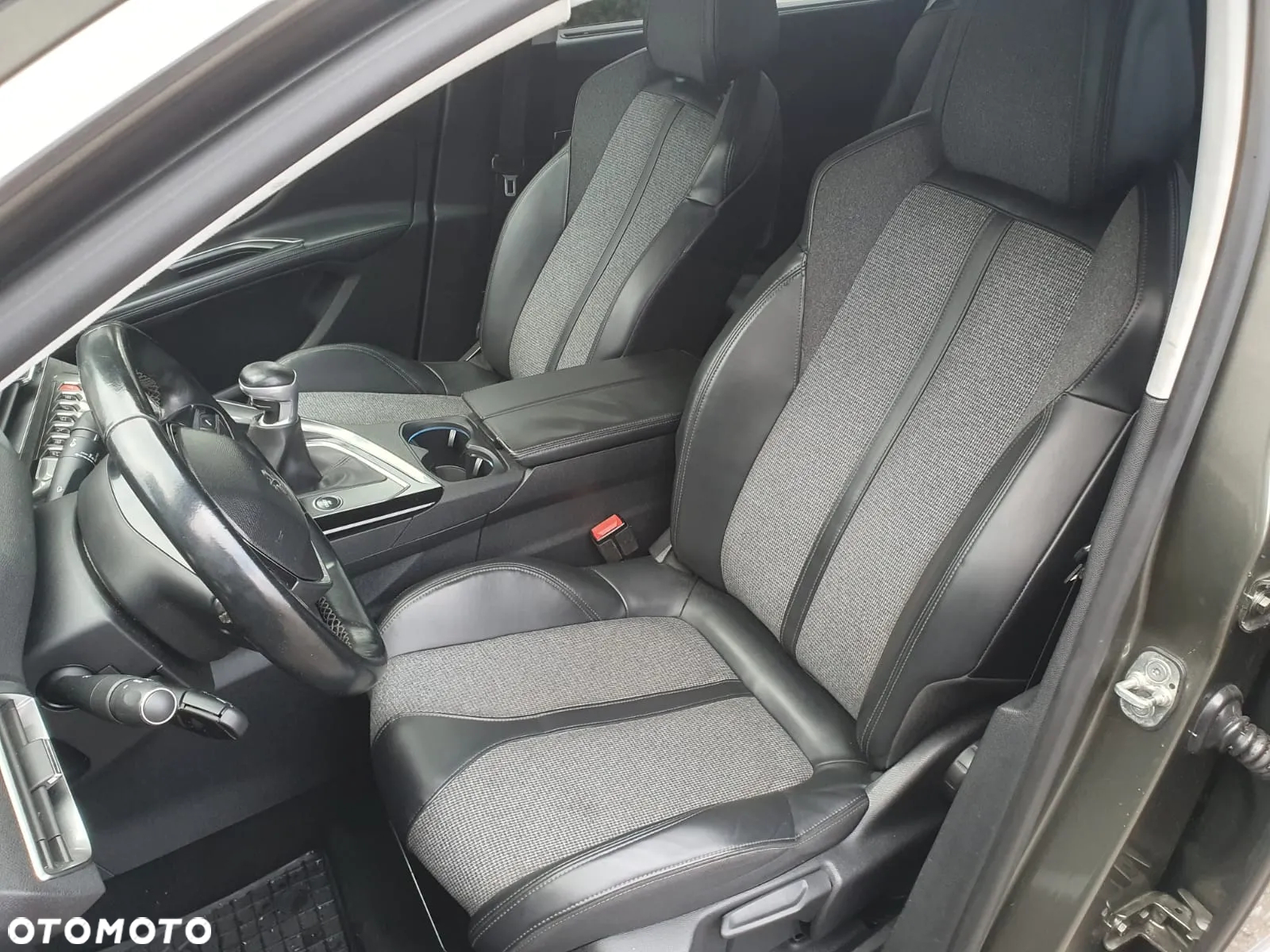 Peugeot 5008 1.2 PureTech Active Pack S&S - 17