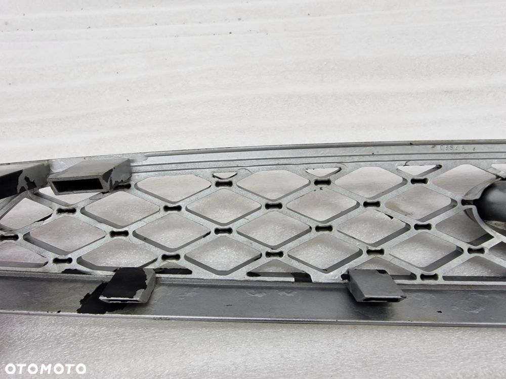 FORD FOCUS MK1 LIFT 01-04 ATRAPA / GRILL PRZEDNI PRZÓD , NR 2M518200AGW , NR AUKCJI GR196 - 9
