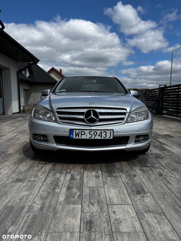 Mercedes-Benz Klasa C 180 CGI Automatik BlueEFFICIENCY Avantgarde - 19