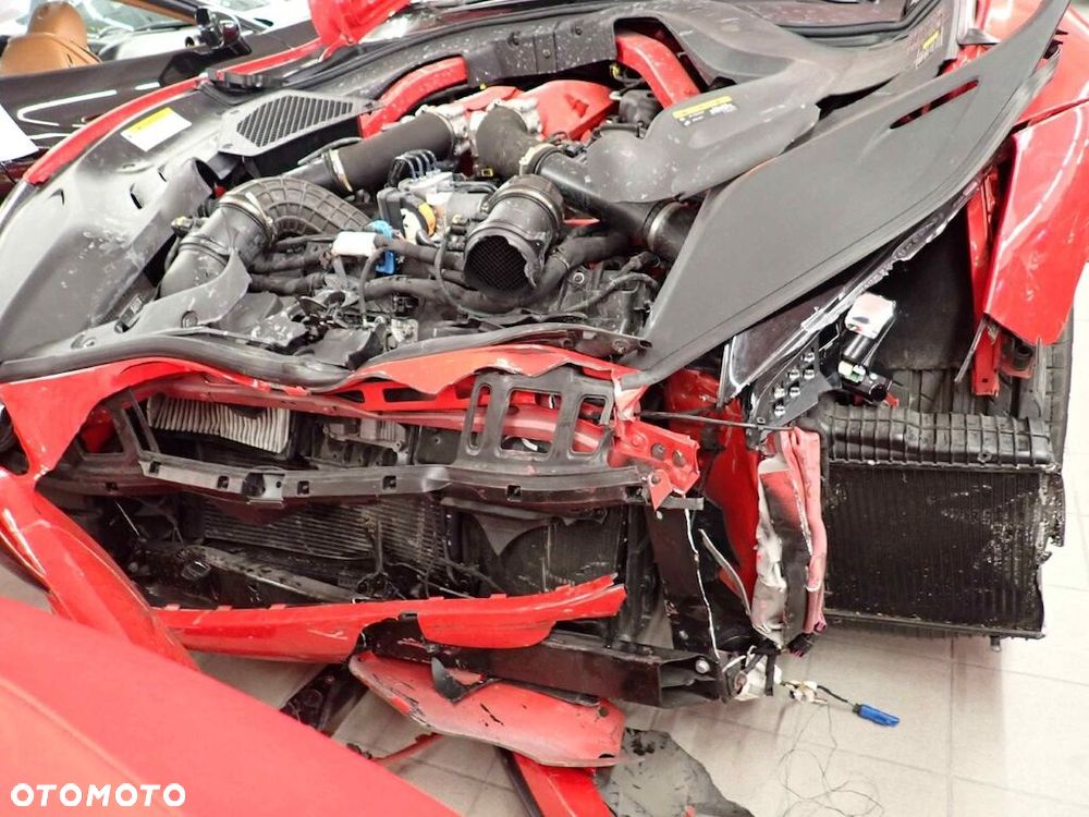 Ferrari Portofino - 6