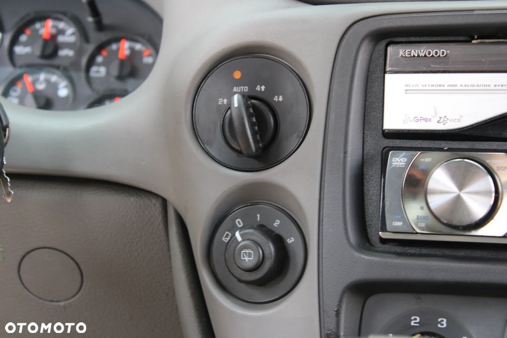 Chevrolet Trailblazer 4.2 LS - 27