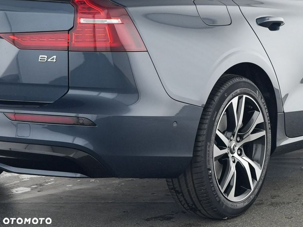 Volvo V60 B4 B DKG Plus Dark - 11