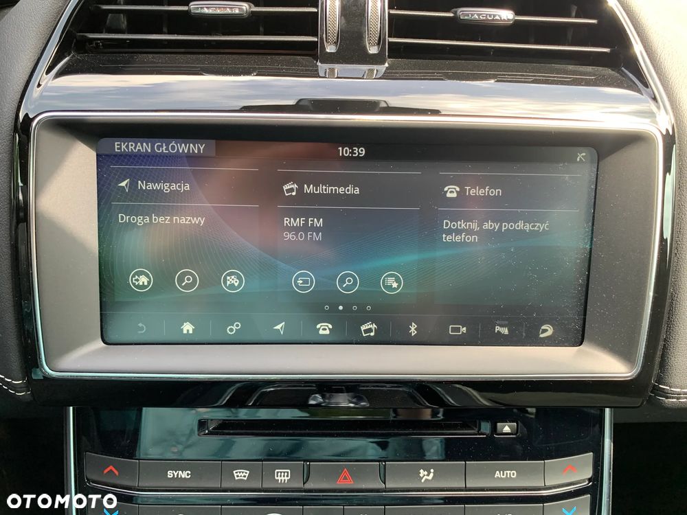 Jaguar XE S - 18