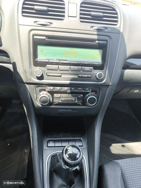 VW Golf 2.0 TDi Confortline - 14