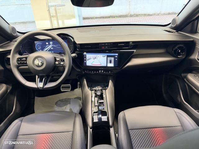 Alfa Romeo Junior 1.2 Q4 eDCT6 - 15