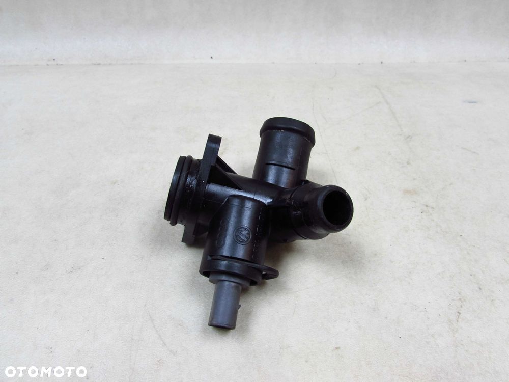 VW AUDI 2.0 TFSI BWE OBUDOWA TERMOSTATU KROCIEC TROJNIK WODY 06D121133C - 2