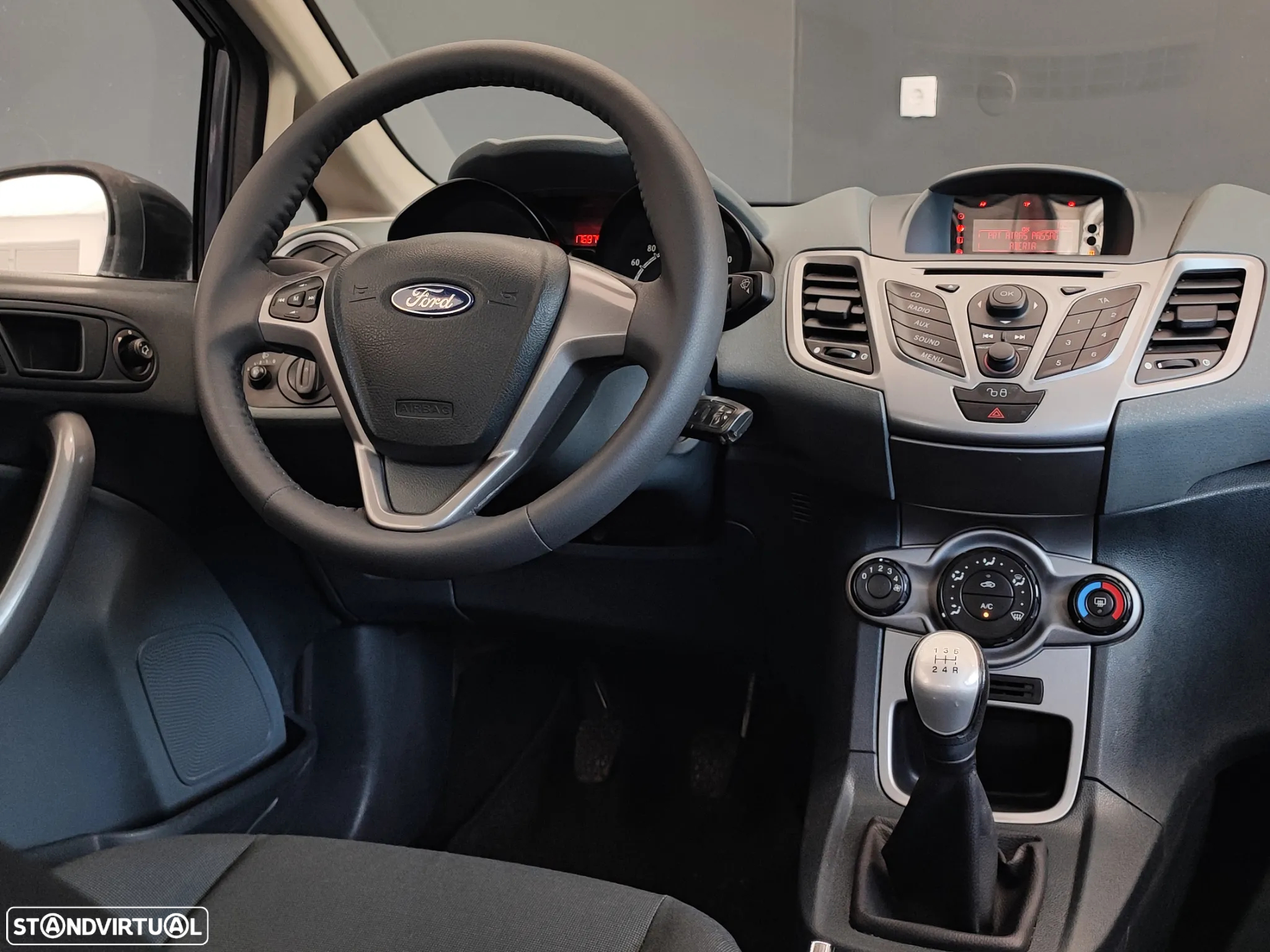Ford Fiesta 1.25 Techno - 32