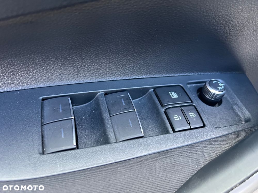 Toyota Corolla 1.8 Hybrid GPF Comfort - 13