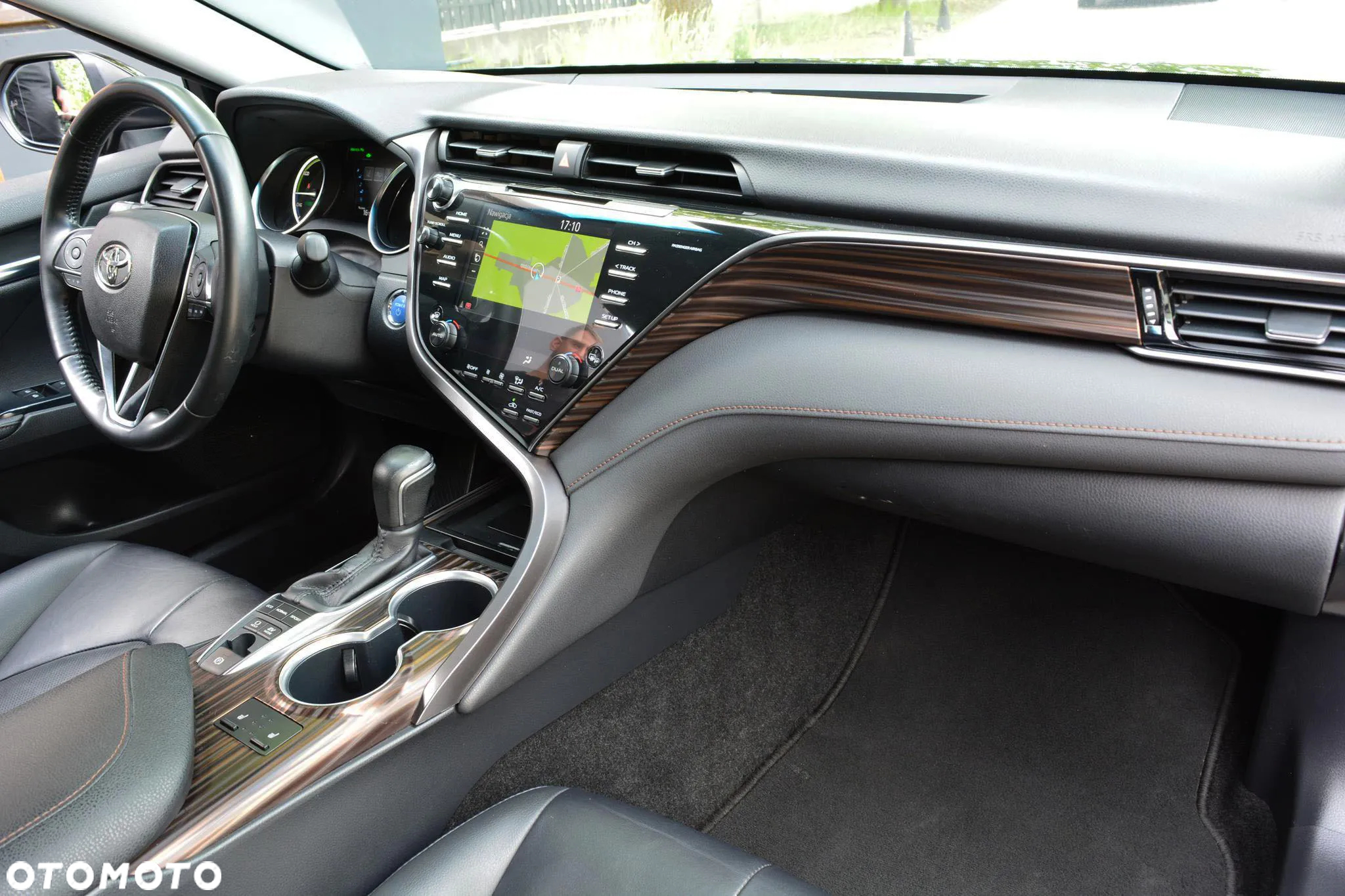 Toyota Camry 2.5 Hybrid Executive CVT - 37