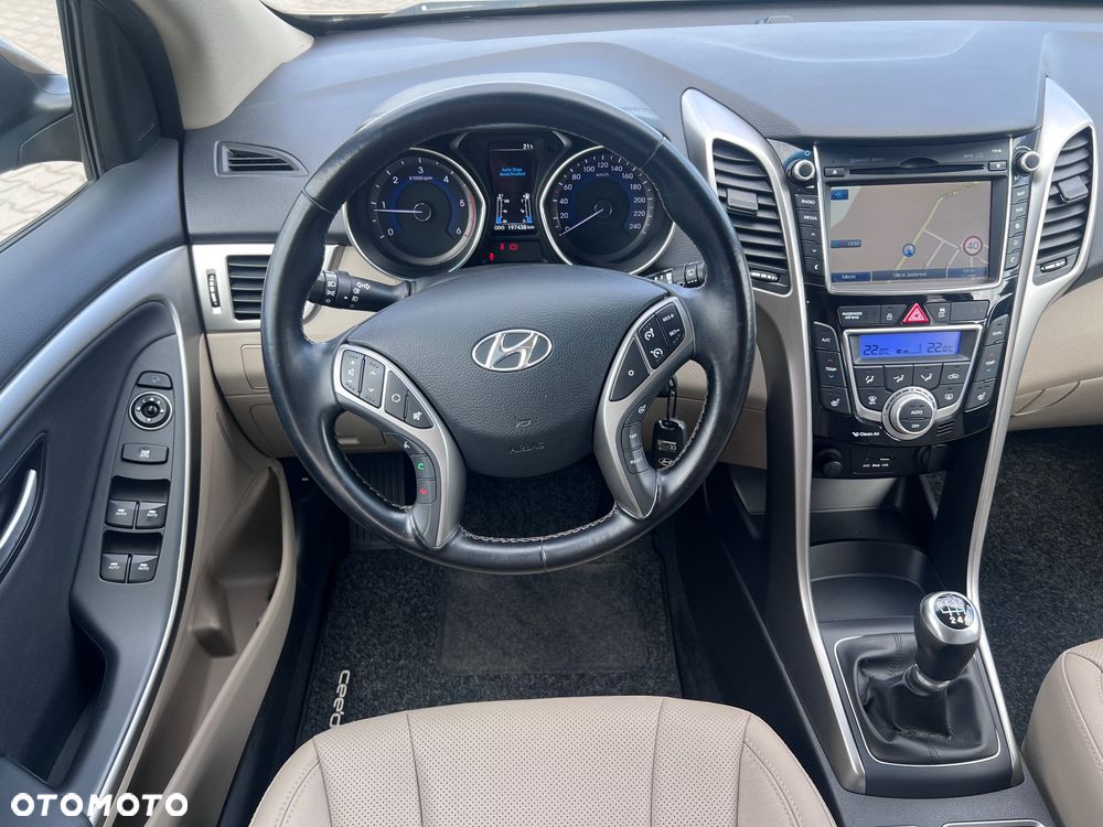 Hyundai i30 i30cw blue 1.6 CRDi Trend - 23