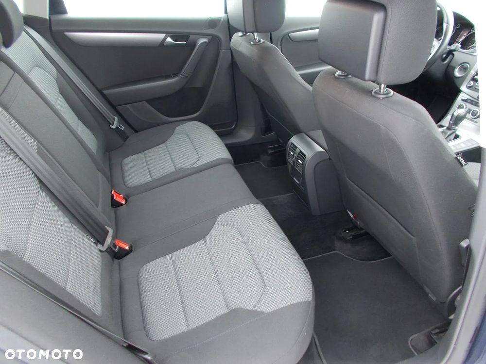 Volkswagen Passat 2.0 TDI DSG BlueMotion Technology Comfortline - 15