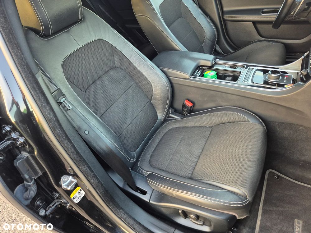 Jaguar XF 20d AWD R-Sport - 30