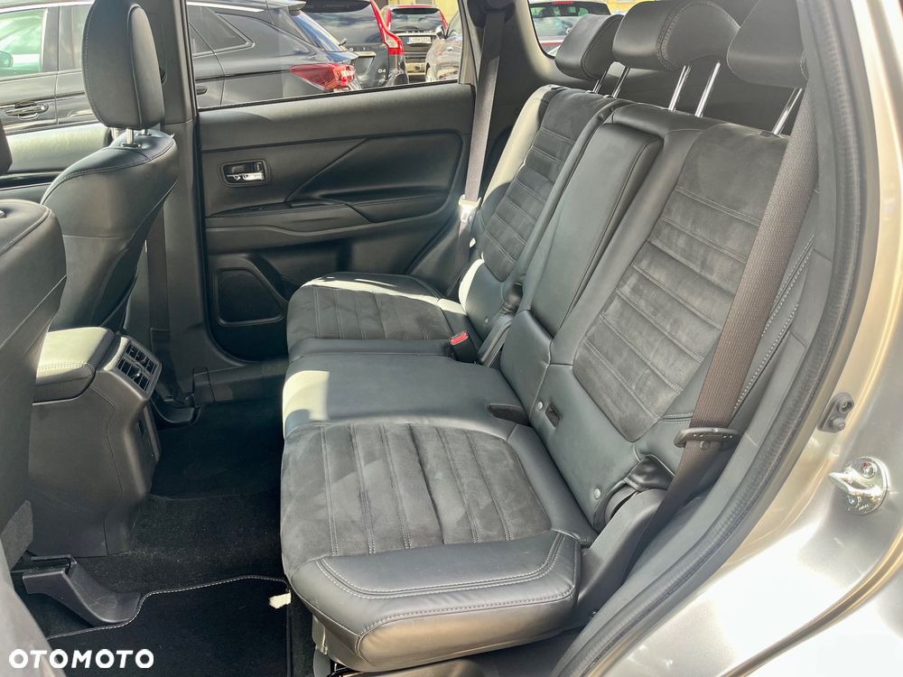 Mitsubishi Outlander - 25